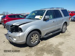 2004 Lincoln Navigator Luxury z VIN 5LMFU27R34LJ05952, wystawiony jako IAAI lot #41853172 z przebiegiem 268 889 mil mil oraz . Historia ofert i sprzedaży dostępna na DreamBid. Obrazek 2.