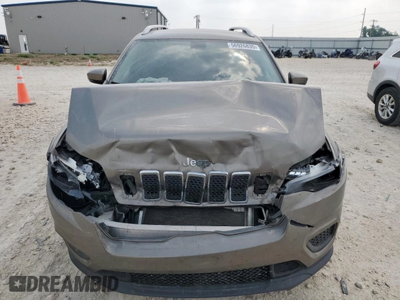 2020 Jeep Cherokee Latitude z VIN 1C4PJLCX7LD511157, wystawiony jako Copart lot #56926835 z przebiegiem 108 618 mil mil oraz Szkoda całkowita • Salvage title. Historia ofert i sprzedaży dostępna na DreamBid. Obrazek 5.