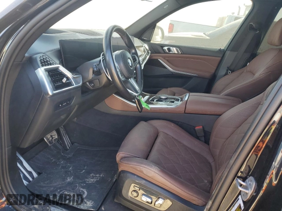 2024 BMW X5 M60i with VIN 5UX33EU03R9U82028, listed as a Copart auction lot 82224164 with 35,747 mi miles and Salvage Title. Bid and sale history available at carsss.com. Image 7.