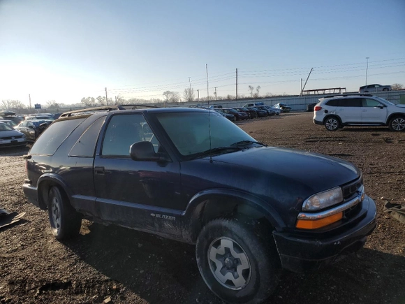 1998 Chevrolet Blazer LS with VIN 1GNCT18W5WK259946, listed as a Copart auction lot 84626144 with 192,036 mi miles and Salvage title. Bid and sale history available at DreamBid. Image 4.