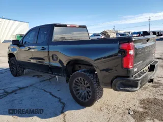 2019 Chevrolet Silverado 1500 RST with VIN 1GCRWDED0KZ231326, listed as a Copart auction lot 45497815 with 97,960 mi miles and Salvage Title. Bid and sale history available at carsss.com. Image 2.