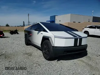 2024 Tesla Cybertruck Cyberbeast z VIN 7G2CEHEE0RA031839, wystawiony jako Copart lot #45773575 z przebiegiem 7133 mil mil oraz Szkody całkowita. Historia ofert i sprzedaży dostępna na DreamBid. Obrazek 11.