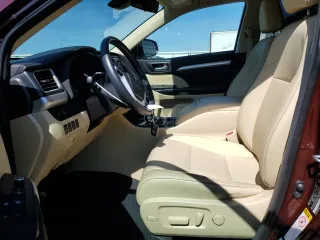 2018 Toyota Highlander SE z VIN 5TDJZRFH9JS825464, wystawiony jako Copart lot #59546165 z przebiegiem 89 655 mil mil oraz Szkoda całkowita • Salvage title. Historia ofert i sprzedaży dostępna na DreamBid. Obrazek 7.