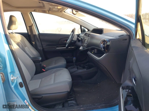 2015 Toyota Prius c One with VIN JTDKDTB37F1086741, listed as a IAAI auction lot 41642663 with 121,313 mi miles. Bid and sale history available at carsss.com. Image 5.