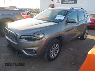 2019 Jeep Cherokee Latitude with VIN 1C4PJMCX7KD127657, listed as a IAAI auction lot 41756436 with 117,483 mi miles. Bid and sale history available at carsss.com. Image 18.