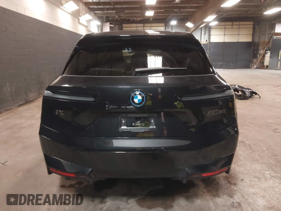 2025 BMW iX M60 z VIN WB533CF02SCS73399, wystawiony jako IAAI lot #41801132 z przebiegiem 3 766 mil mil oraz . Historia ofert i sprzedaży dostępna na DreamBid. Obrazek 17.