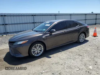 2018 Toyota Camry Hybrid LE z VIN 4T1B21HK7JU505828, wystawiony jako Copart lot #54524385 z przebiegiem 216 982 mil mil oraz Czysty tytuł • Clean title. Historia ofert i sprzedaży dostępna na DreamBid. Obrazek 1.