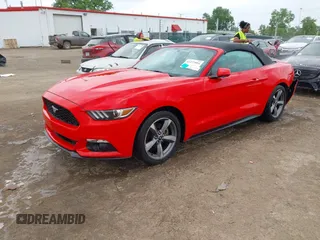 2017 Ford Mustang V6 z VIN 1FATP8EM8H5322747, wystawiony jako IAAI lot #42277084 z przebiegiem 67 293 mil mil oraz . Historia ofert i sprzedaży dostępna na DreamBid. Obrazek 2.
