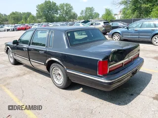 1997 Lincoln Town Car Executive z VIN 1LNLM81W4VY743851, wystawiony jako IAAI lot #42391178 z przebiegiem 261 762 mil mil oraz . Historia ofert i sprzedaży dostępna na DreamBid. Obrazek 3.