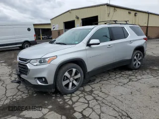 2021 Chevrolet Traverse LT z VIN 1GNEVHKW1MJ190440, wystawiony jako Copart lot #52581875 z przebiegiem 63 247 mil mil oraz Szkoda całkowita • Salvage title. Historia ofert i sprzedaży dostępna na DreamBid. Obrazek 1.