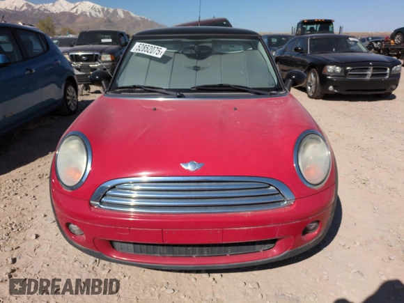 2008 MINI Hardtop with VIN WMWMF33538TT64347, listed as a Copart auction lot 52852075 with 89,884 mi miles and Clean Title. Bid and sale history available at DreamBid. Image 5.