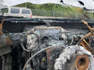 2018 Ford F-350 XL z VIN 1FT8W3BT1JEB07119, wystawiony jako Copart lot #74050494 z przebiegiem Nie podano mil oraz Nie do naprawy • Non repairable. Historia ofert i sprzedaży dostępna na DreamBid. Obrazek 9.