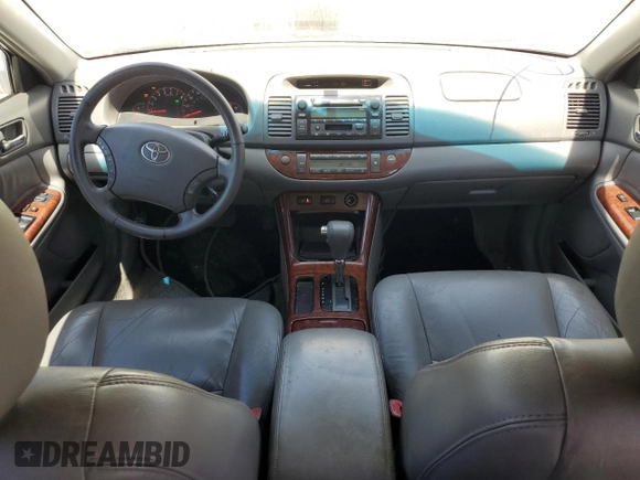 2006 Toyota Camry LE z VIN 4T1BF30K46U116549, wystawiony jako Copart lot #55606105 z przebiegiem 232 128 mil mil oraz Szkoda całkowita • Salvage title. Historia ofert i sprzedaży dostępna na DreamBid. Obrazek 8.