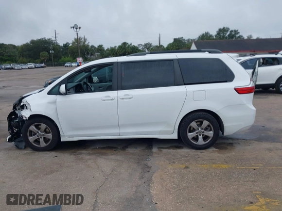 2020 Toyota Sienna LE Auto Access Seat with VIN 5TDKZ3DC5LS068784, listed as a IAAI auction lot 41207987 with 94,118 mi miles. Bid and sale history available at carsss.com. Image 14.