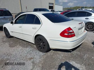 2006 Mercedes-Benz E-Class 3.5L with VIN WDBUF56J66A874920, listed as a IAAI auction lot 40727681 with 141,851 mi miles. Bid and sale history available at carsss.com. Image 3.