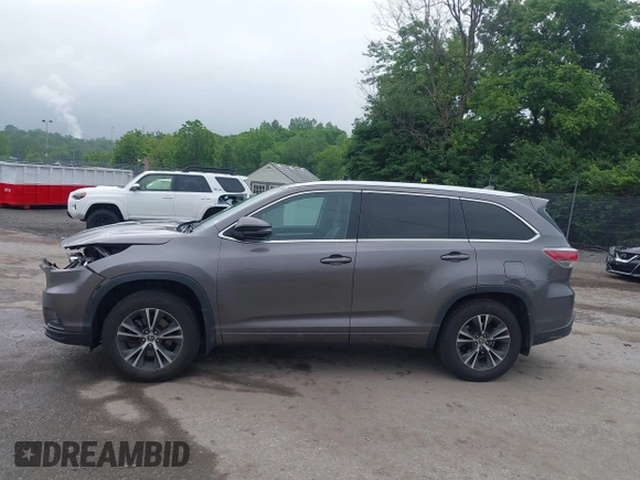 2016 Toyota Highlander XLE z VIN 5TDJKRFHXGS258923, wystawiony jako IAAI lot #42372340 z przebiegiem 181 438 mil mil oraz . Historia ofert i sprzedaży dostępna na DreamBid. Obrazek 14.