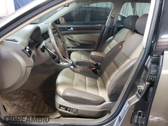 2005 Audi allroad A6 V8 z VIN WA1YD64BX5N024137, wystawiony jako Copart lot #47563855 z przebiegiem 166 700 mil mil oraz Szkoda całkowita • Salvage title. Historia ofert i sprzedaży dostępna na DreamBid. Obrazek 7.