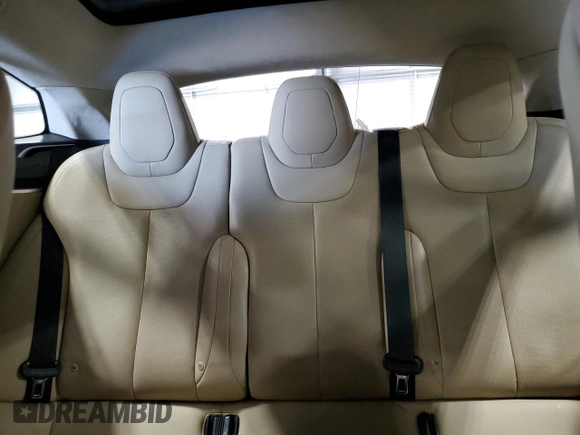 2016 Tesla Model S 90D z VIN 5YJSA1E40GF172712, wystawiony jako Copart lot #63698725 z przebiegiem 99 405 mil mil oraz Szkoda całkowita • Salvage title. Historia ofert i sprzedaży dostępna na DreamBid. Obrazek 10.
