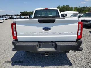 2024 Ford F-250 XL z VIN 1FTBF2BA3REC30222, wystawiony jako Copart lot #54823835 z przebiegiem Nie podano mil oraz Szkoda całkowita • Salvage title. Historia ofert i sprzedaży dostępna na DreamBid. Obrazek 6.