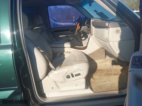 2002 Cadillac Escalade with VIN 1GYEK63N52R162001, listed as a IAAI auction lot 41817260 with 303,135 mi miles. Bid and sale history available at carsss.com. Image 5.
