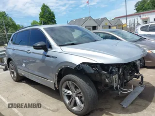 2022 Volkswagen Tiguan SE R-Line Black z VIN 3VV8B7AX9NM093043, wystawiony jako IAAI lot #42290191 z przebiegiem 55 136 mil mil oraz . Historia ofert i sprzedaży dostępna na DreamBid. Obrazek 13.