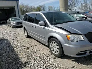 2014 Chrysler Town & Country Touring z VIN 2C4RC1BGXER381724, wystawiony jako Copart lot #54720975 z przebiegiem 192 429 mil mil oraz Czysty tytuł • Clean title. Historia ofert i sprzedaży dostępna na DreamBid. Obrazek 14.