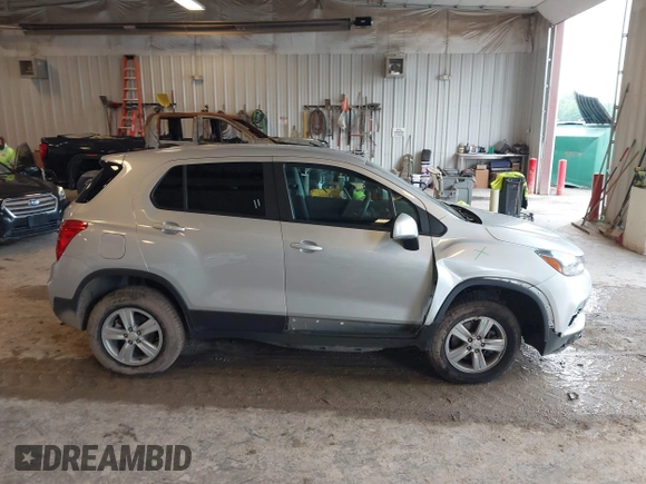 2020 Chevrolet Trax LS with VIN 3GNCJNSB0LL145009, listed as a IAAI auction lot 42551051 with 142,013 mi miles and . Bid and sale history available at DreamBid. Image 13.