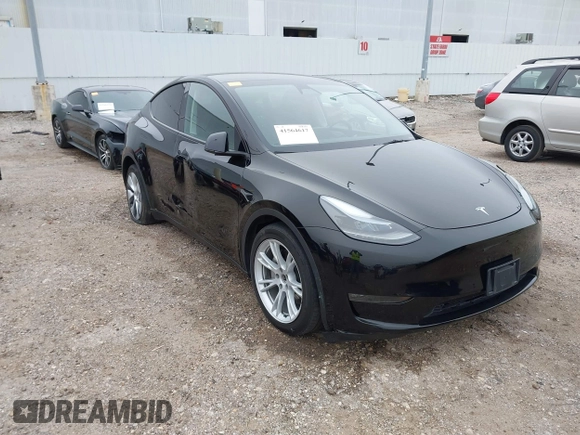 2023 Tesla Model Y Long Range z VIN 7SAYGDEEXPA181114, wystawiony jako IAAI lot #41564617 z przebiegiem 64 990 mil mil oraz . Historia ofert i sprzedaży dostępna na DreamBid. Obrazek 1.