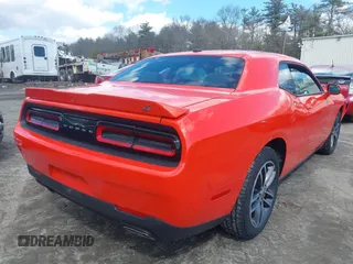 2019 Dodge Challenger SXT z VIN 2C3CDZGG8KH684646, wystawiony jako IAAI lot #41839611 z przebiegiem 113 962 mil mil oraz . Historia ofert i sprzedaży dostępna na DreamBid. Obrazek 4.