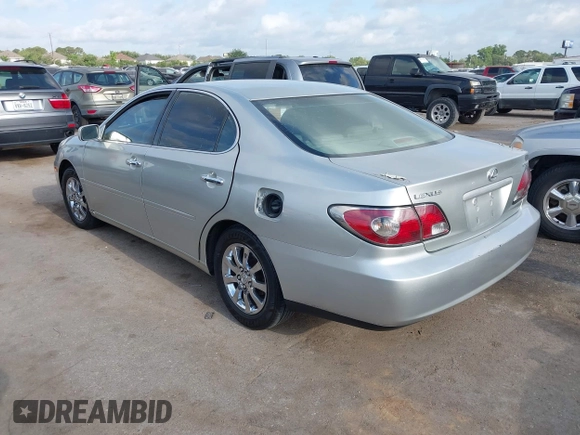 2004 Lexus ES 330 with VIN JTHBA30G045016212, listed as a IAAI auction lot 42057870 with 261,935 mi miles. Bid and sale history available at carsss.com. Image 3.