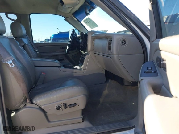 2006 Chevrolet Silverado 2500HD LT1 with VIN 1GCHK23D36F197355, listed as a IAAI auction lot 41667090 with 1 mi miles. Bid and sale history available at carsss.com. Image 5.