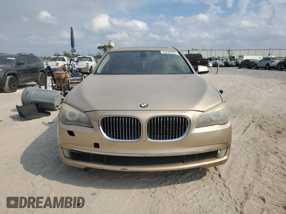 2011 BMW 7 Series 740Li z VIN WBAKB4C52BC574535, wystawiony jako Copart lot #45248435 z przebiegiem Nie podano mil oraz Szkoda całkowita • Salvage title. Historia ofert i sprzedaży dostępna na DreamBid. Obrazek 5.