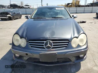2008 Mercedes-Benz CLK 550 z VIN WDBTJ72H48F253982, wystawiony jako Copart lot #49820905 z przebiegiem 176 513 mil mil oraz Szkody całkowita. Historia ofert i sprzedaży dostępna na DreamBid. Obrazek 5.