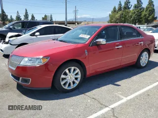 2012 Lincoln MKZ z VIN 3LNHL2JC9CR838381, wystawiony jako Copart lot #56434795 z przebiegiem 217 393 mil mil oraz Czysty tytuł • Clean title. Historia ofert i sprzedaży dostępna na DreamBid. Obrazek 1.
