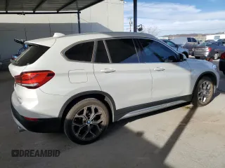 2021 BMW X1 sDrive28i z VIN WBXJG7C01M5T08696, wystawiony jako Copart lot #48004855 z przebiegiem 37 593 mil mil oraz Szkody całkowita. Historia ofert i sprzedaży dostępna na DreamBid. Obrazek 3.