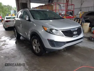 2013 Kia Sportage LX with VIN KNDPB3A29D7386456, listed as a IAAI auction lot 41951964 with 121,814 mi miles. Bid and sale history available at carsss.com. Image 1.