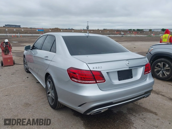 2016 Mercedes-Benz E 350 Luxury z VIN WDDHF8JB5GB217208, wystawiony jako IAAI lot #42200673 z przebiegiem 132 802 mil mil oraz . Historia ofert i sprzedaży dostępna na DreamBid. Obrazek 3.