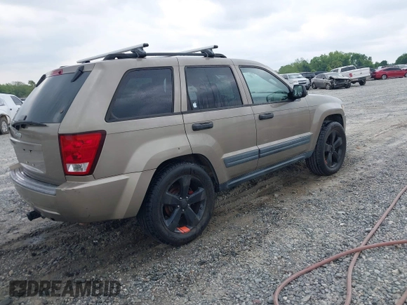 2006 Jeep Grand Cherokee Laredo with VIN 1J4HS48N56C111651, listed as a IAAI auction lot 42048777 with 224,866 mi miles. Bid and sale history available at carsss.com. Image 4.