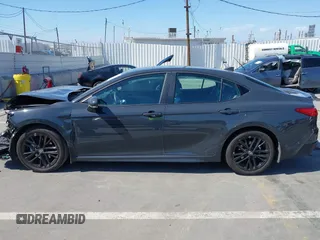 2025 Toyota Camry LE z VIN 4T1DAACK8SU570482, wystawiony jako IAAI lot #42152727 z przebiegiem 4 625 mil mil oraz . Historia ofert i sprzedaży dostępna na DreamBid. Obrazek 14.