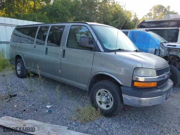 2007 Chevrolet Express Passenger with VIN 1GAHG39U271241299, listed as a Copart auction lot 68214264 with 225,438 mi miles and Salvage Title. Bid and sale history available at carsss.com. Image 4.