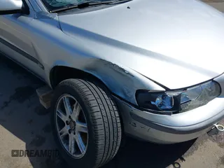2002 Volvo V70 with VIN YV1SW58D322240530, listed as a IAAI auction lot 41944556 with 104,160 mi miles and . Bid and sale history available at DreamBid. Image 6.