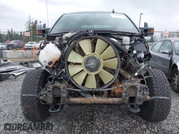 2018 GMC Sierra 2500HD SLT with VIN 1GT12TEY4JF203731, listed as a IAAI auction lot 41858306 with 86,931 mi miles. Bid and sale history available at carsss.com. Image 6.