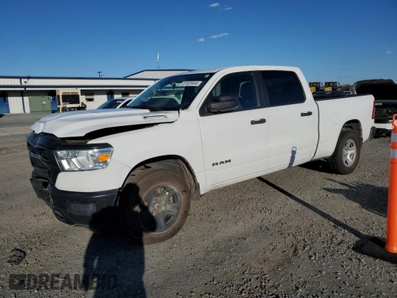 2020 Ram 1500 Tradesman z VIN 1C6SRFNT9LN421718, wystawiony jako Copart lot #81620444 z przebiegiem 38 419 mil mil oraz Szkoda całkowita • Salvage title. Historia ofert i sprzedaży dostępna na DreamBid. Obrazek 1.