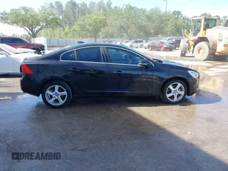 2012 Volvo S60 T5 с VIN YV1622FS2C2092353, выставлен на аукционе IAAI как лот 41872196 с пробегом Не указан миль и . История ставок и продаж доступна на DreamBid. Изображение 13.