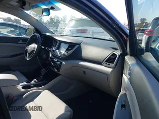 2018 Hyundai Tucson SEL z VIN KM8J33A43JU790981, wystawiony jako IAAI lot #42222023 z przebiegiem 63 924 mil mil oraz . Historia ofert i sprzedaży dostępna na DreamBid. Obrazek 5.