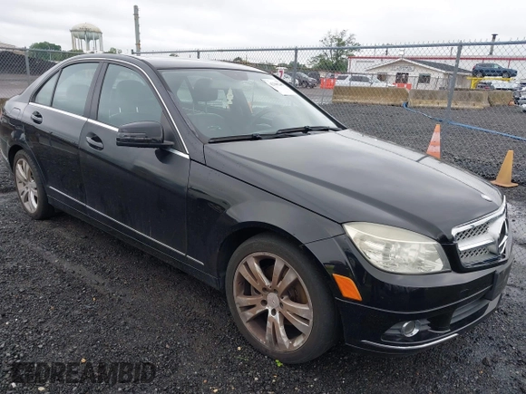 2011 Mercedes-Benz C 300 Sport z VIN WDDGF8BB8BR141526, wystawiony jako IAAI lot #42340242 z przebiegiem 105 699 mil mil oraz . Historia ofert i sprzedaży dostępna na DreamBid. Obrazek 1.