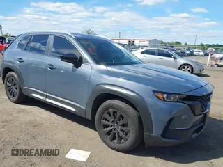 2024 Mazda CX-50 S Premium z VIN 7MMVABDM7RN160582, wystawiony jako IAAI lot #42312189 z przebiegiem 43 210 mil mil oraz . Historia ofert i sprzedaży dostępna na DreamBid. Obrazek 1.