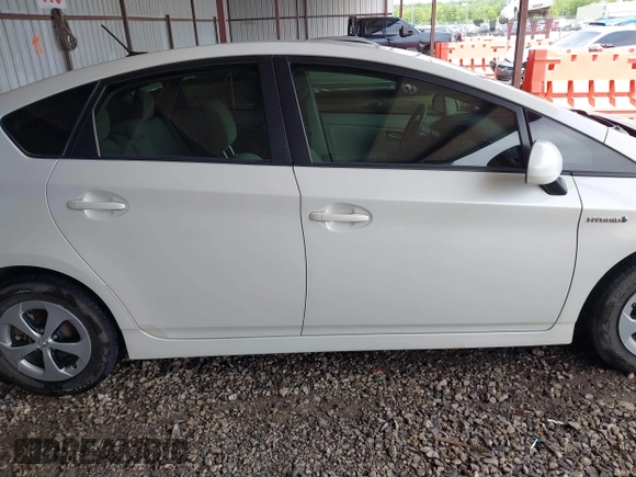 2015 Toyota Prius Four z VIN JTDKN3DU9F1889635, wystawiony jako IAAI lot #42189280 z przebiegiem 119 652 mil mil oraz . Historia ofert i sprzedaży dostępna na DreamBid. Obrazek 18.