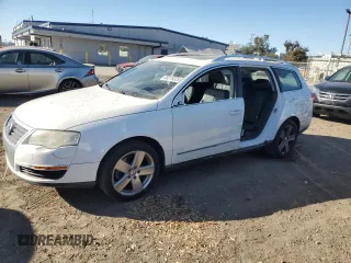 2009 Volkswagen Passat Komfort with VIN WVWXK93C89E079775, listed as a Copart auction lot 88079325 with 135,920 mi miles and Salvage title. Bid and sale history available at DreamBid. Image 1.