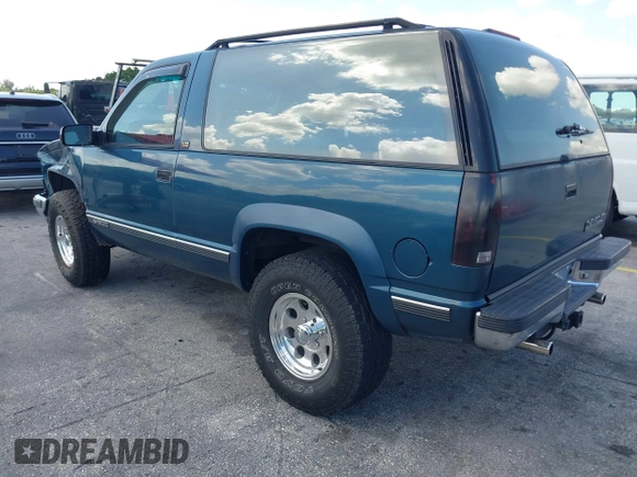 1994 Chevrolet Blazer z VIN 1GNEK18K8RJ373474, wystawiony jako IAAI lot #42028134 z przebiegiem 237 765 mil mil oraz . Historia ofert i sprzedaży dostępna na DreamBid. Obrazek 3.